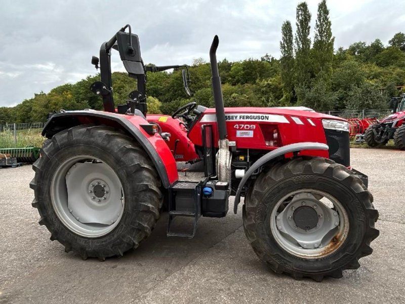 Massey Ferguson 4709