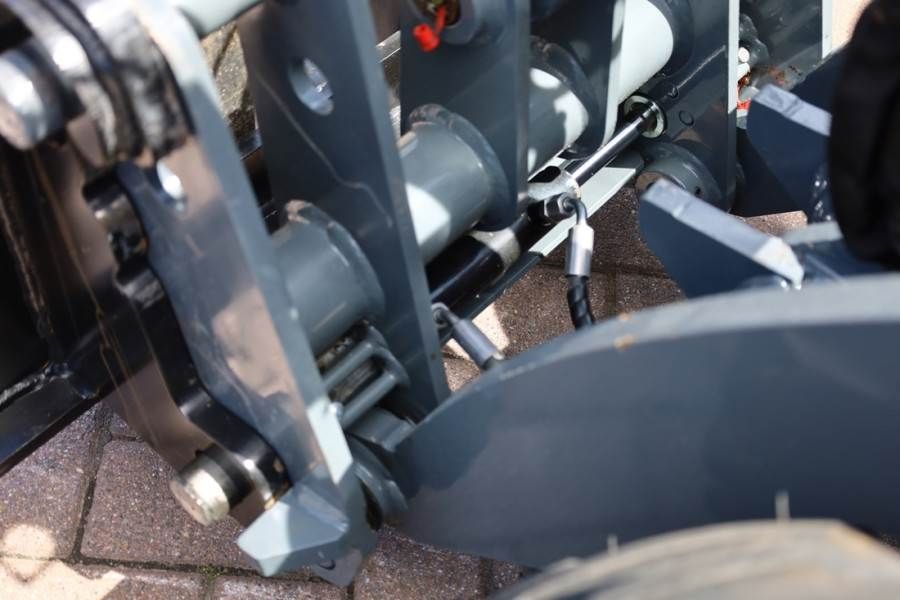 GiANT G2700E 100% Electric - Zero Emissions, Lithium-Iro