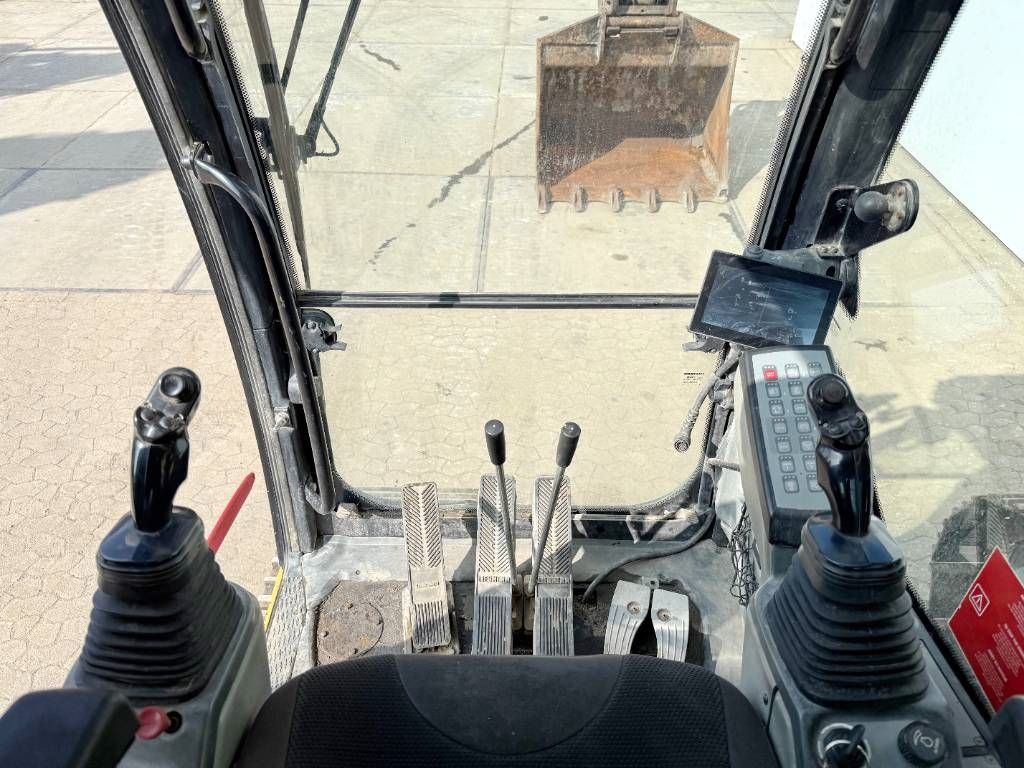 Liebherr R926LC - Oilquick / Triple Boom / German Machine