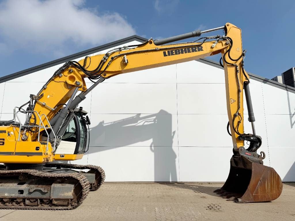 Liebherr R926LC - Oilquick / Triple Boom / German Machine