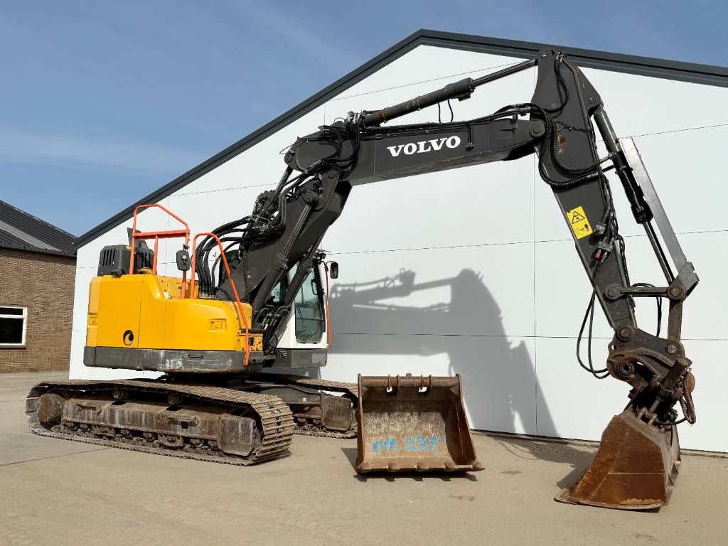 Volvo ECR235EL - Triple Boom / 2 Buckets Included