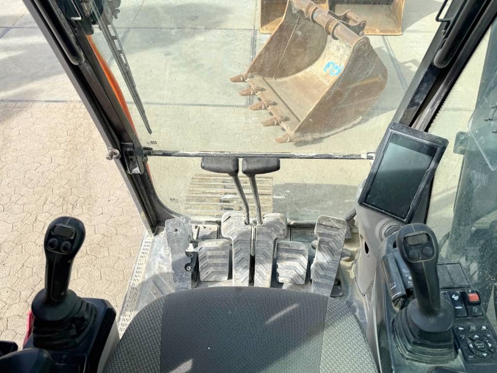 Volvo ECR235EL - Triple Boom / 2 Buckets Included