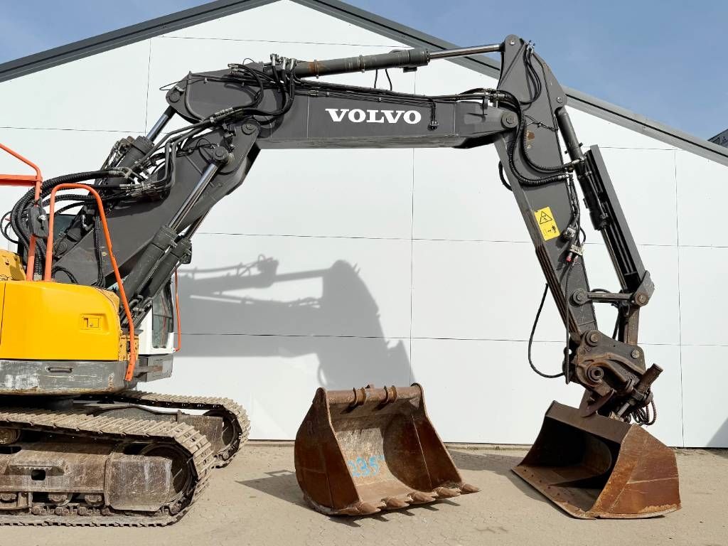 Volvo ECR235EL - Triple Boom / 2 Buckets Included
