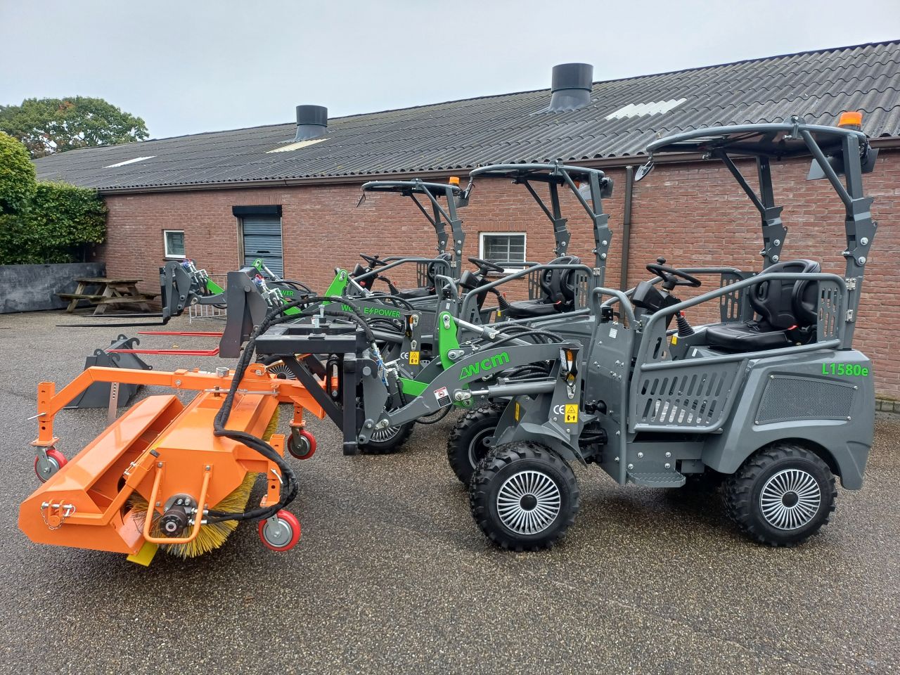Elektrische mini shovel WCM l1580e