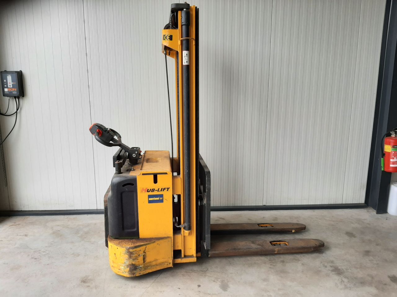 Elektrische stapelaar 1500 kg 4500 mm triplex freelift bj 2005