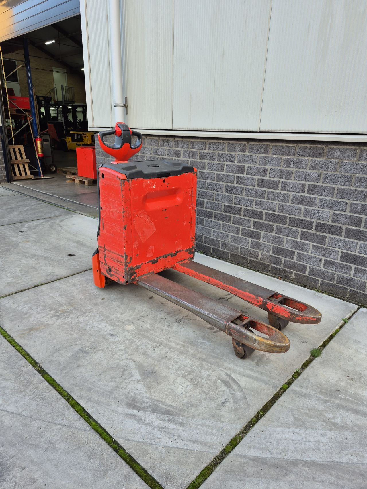 Linde T18 bj 2019 1218 uur accu bj 2020