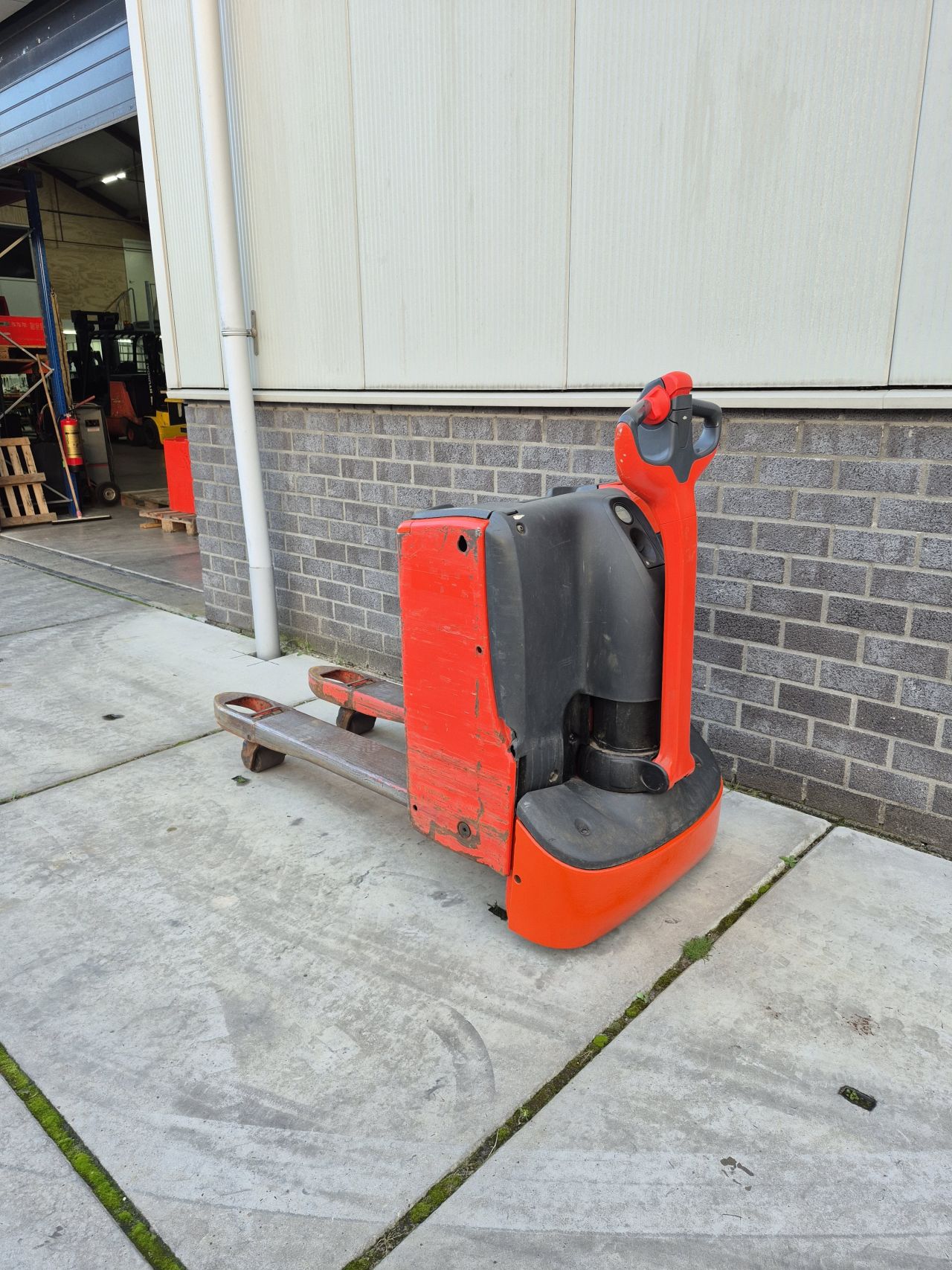 Linde T18 bj 2019 1218 uur accu bj 2020