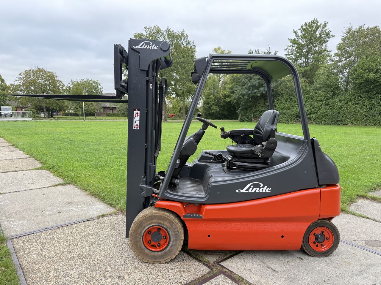 Linde 2500KG elektr triplex 4.6M Freelift Sideshift non marking