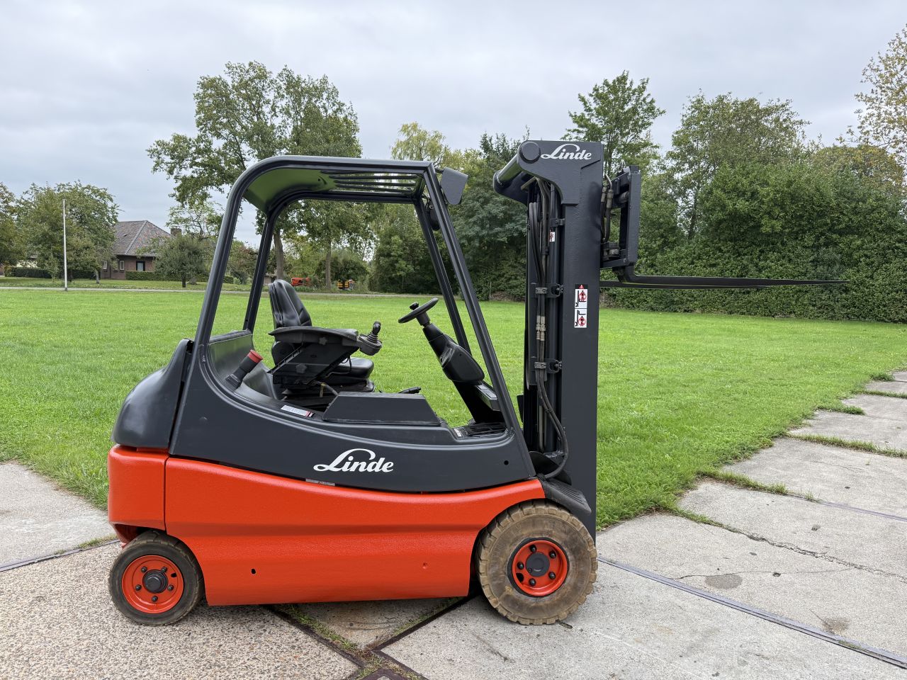 Linde 2500KG elektr triplex 4.6M Freelift Sideshift non marking