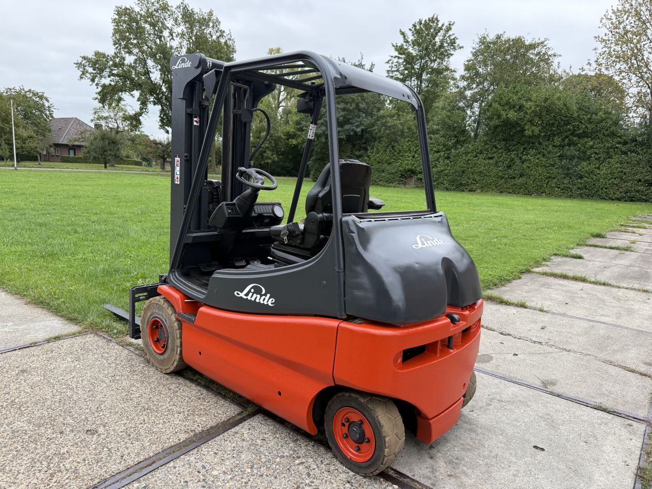 Linde 2500KG elektr triplex 4.6M Freelift Sideshift non marking