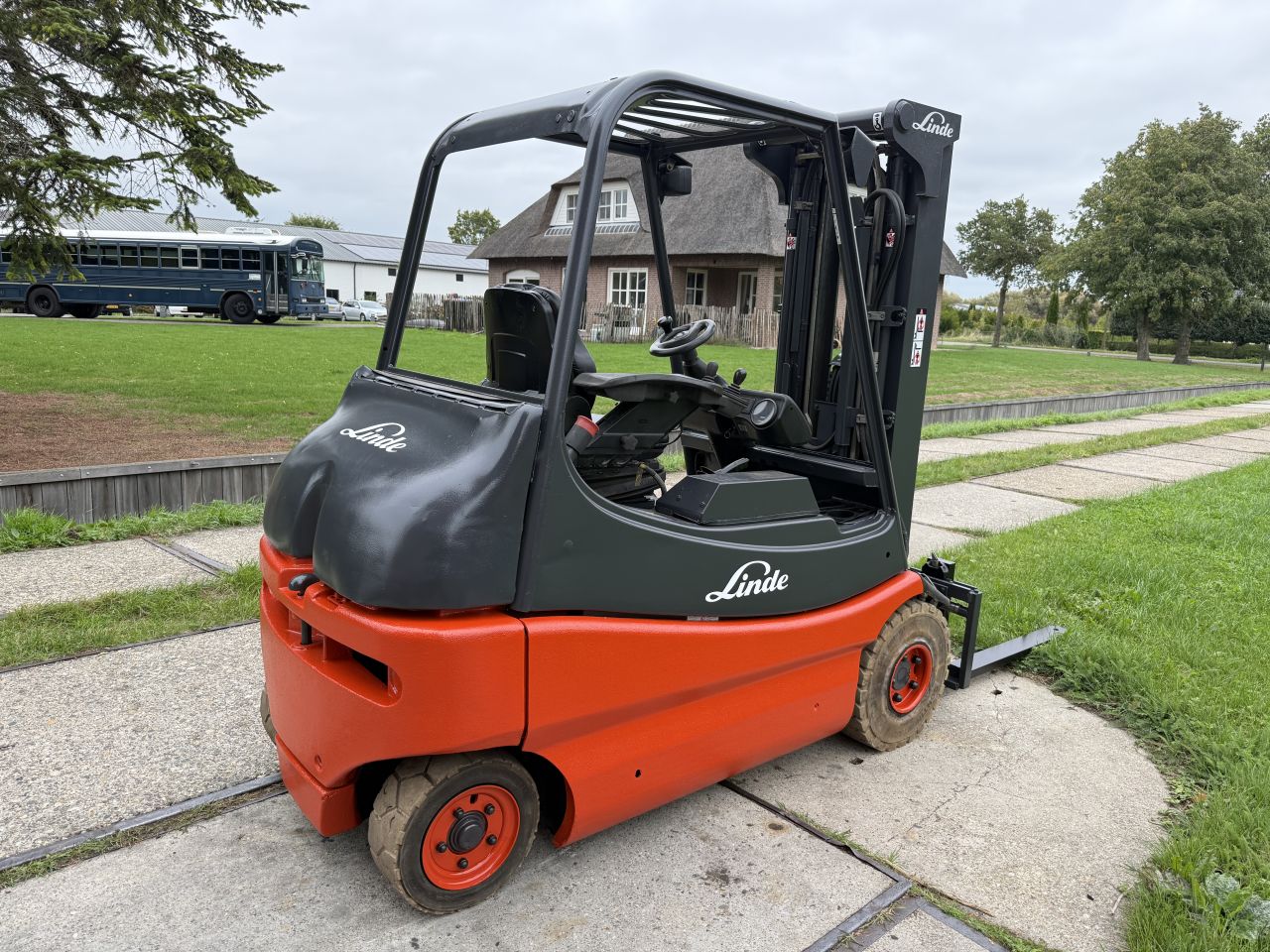 Linde 2500KG elektr triplex 4.6M Freelift Sideshift non marking