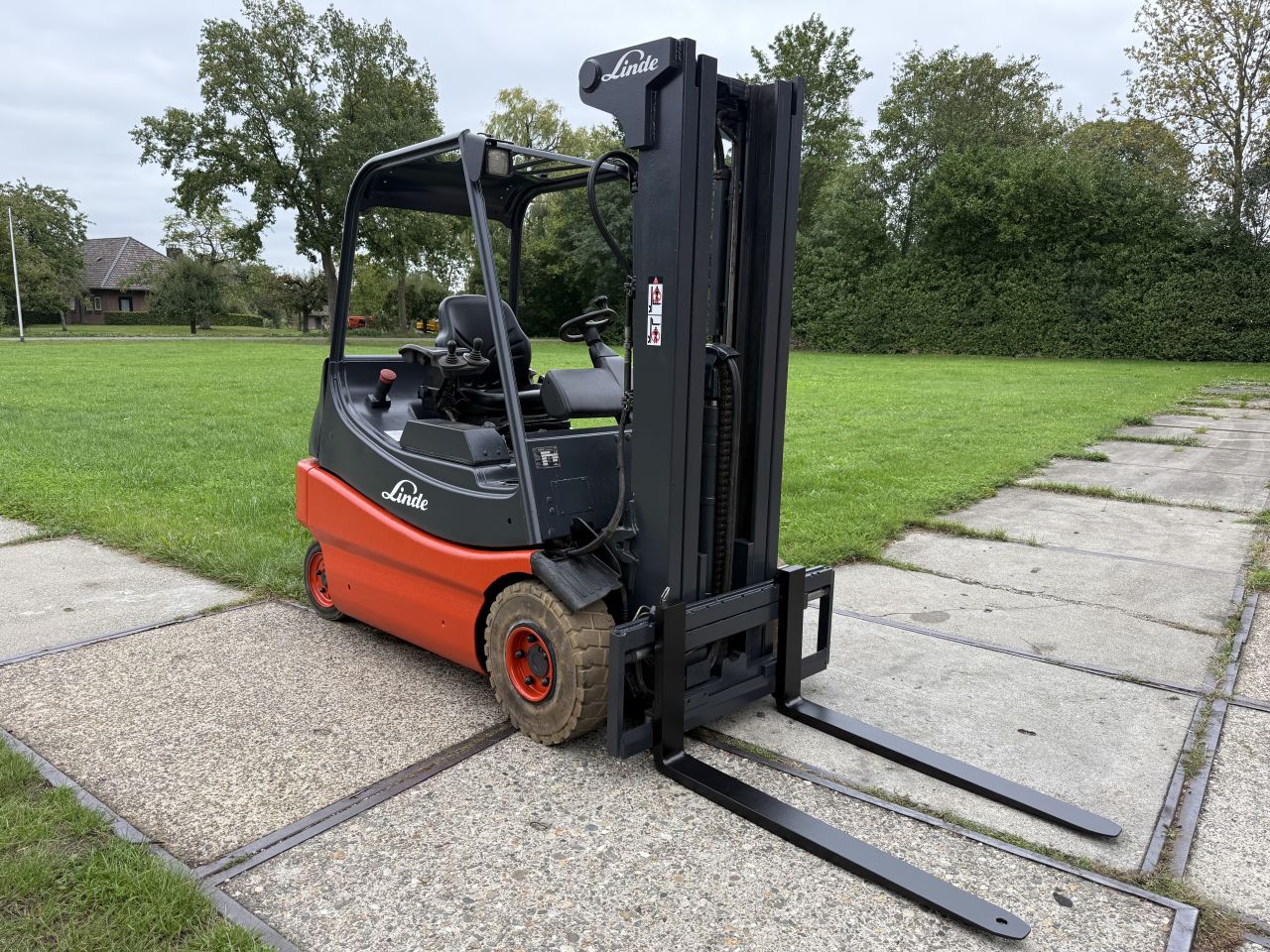 Linde 2500KG elektr triplex 4.6M Freelift Sideshift non marking