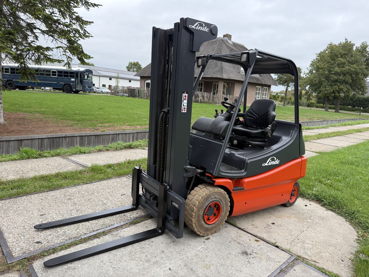 Linde 2500KG elektr triplex 4.6M Freelift Sideshift non marking