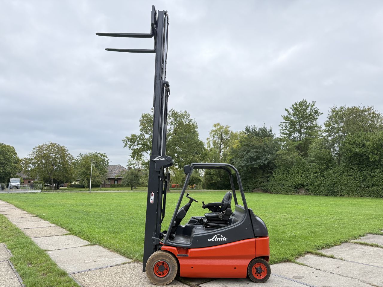 Linde 2500KG elektr triplex 4.6M Freelift Sideshift non marking