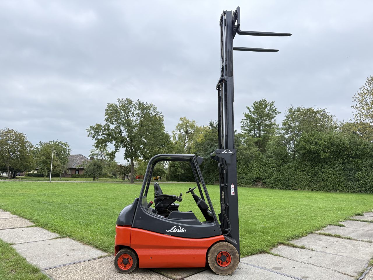 Linde 2500KG elektr triplex 4.6M Freelift Sideshift non marking