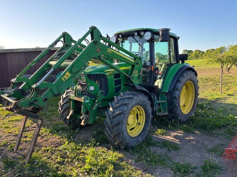 John Deere 6230
