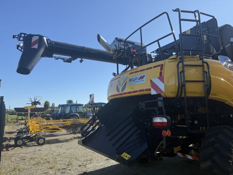 New Holland CR 7.90