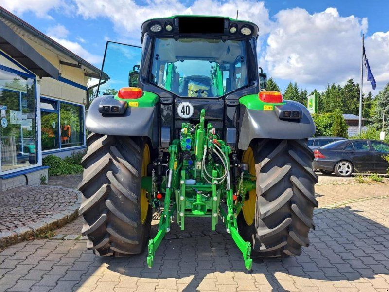 John Deere 6120M