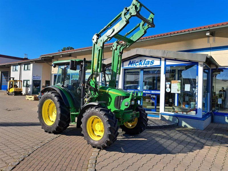 John Deere 5820