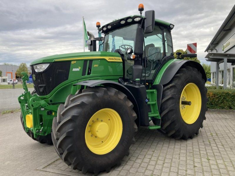John Deere 6R 250