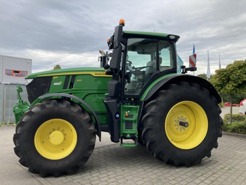 John Deere 6R 250
