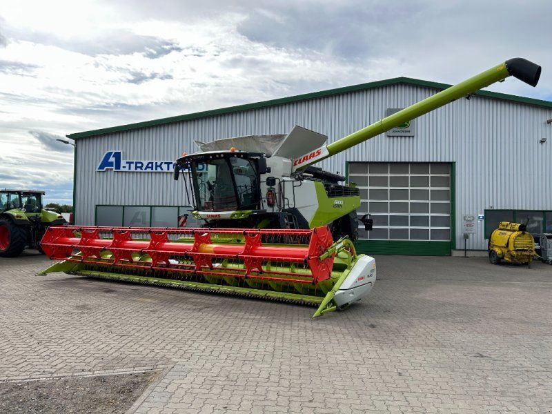 Claas Lion 6800 mit Vario 930 Schneidwerk