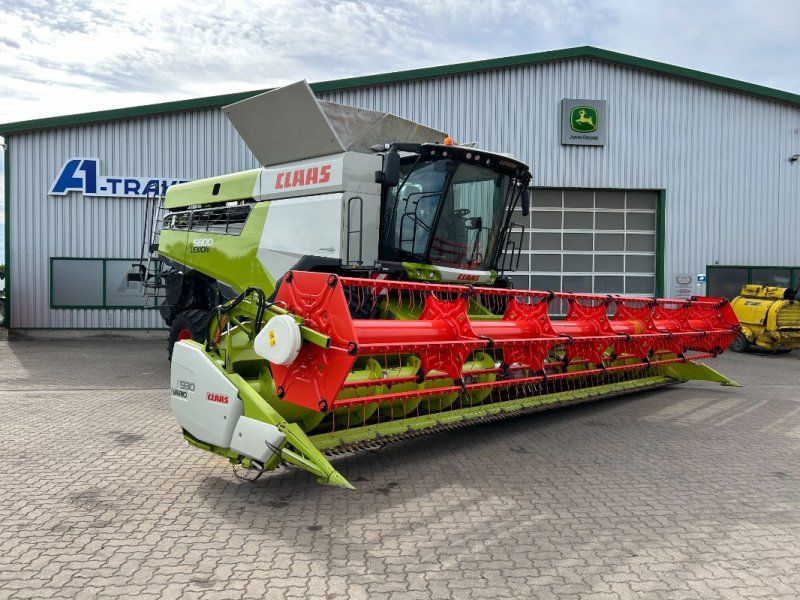 Claas Lion 6800 mit Vario 930 Schneidwerk