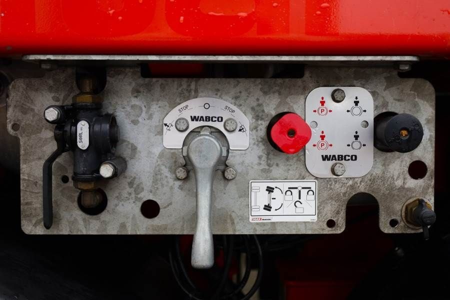 MAX Trailer MAX410 The MAX410 with hydro-mechanical