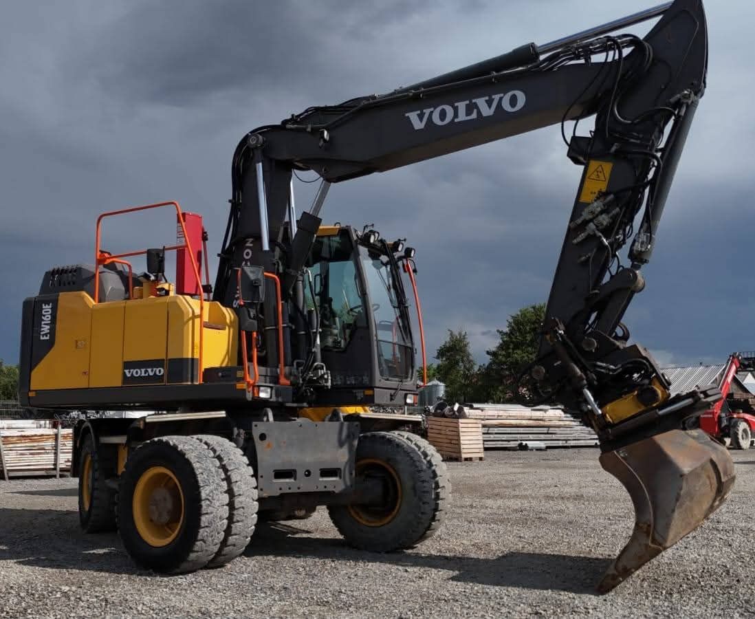 Volvo EW 160E + ENGCON+TIPPER TRAILER