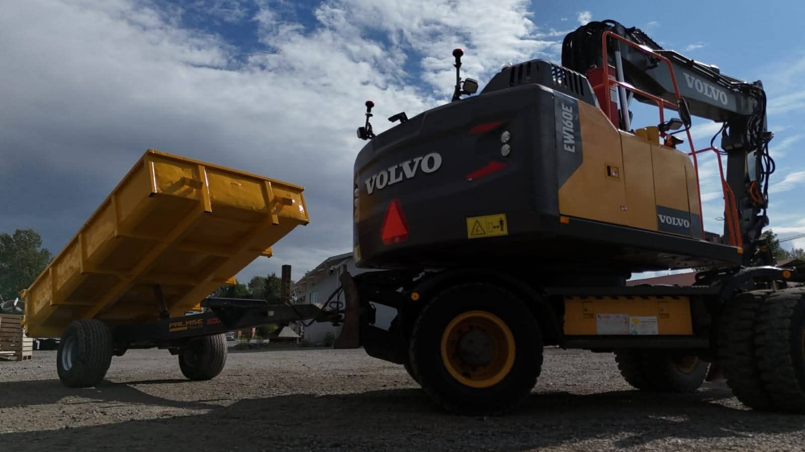 Volvo EW 160E + ENGCON+TIPPER TRAILER