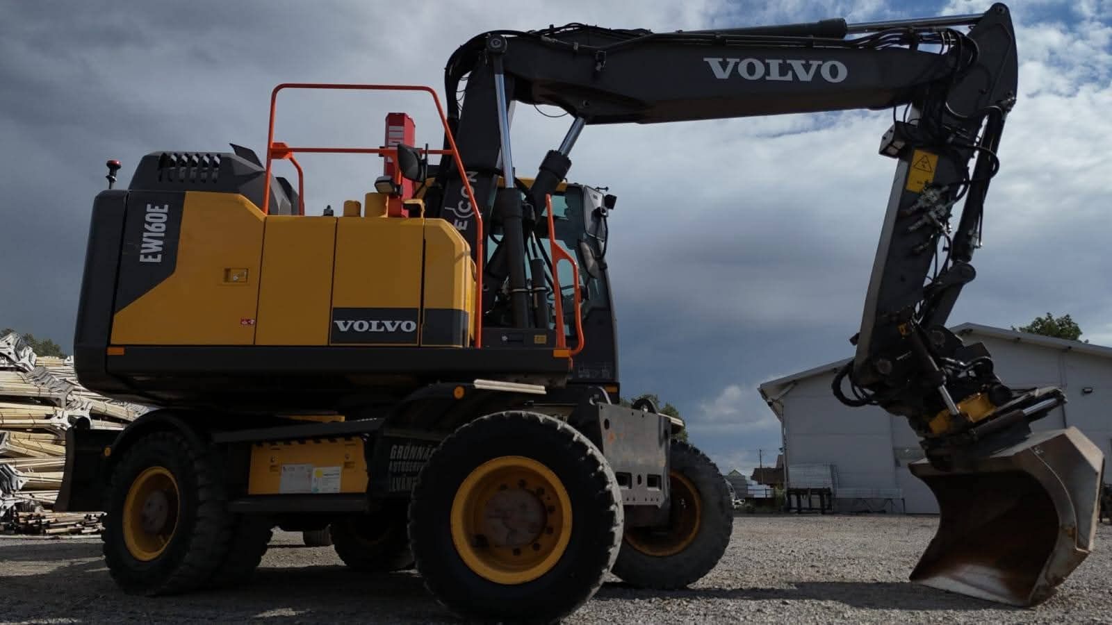 Volvo EW 160E + ENGCON+TIPPER TRAILER