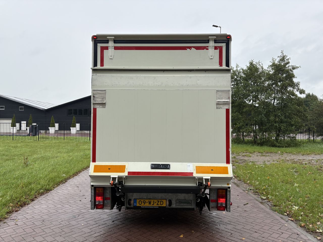 Aanhanger lucht geremd WIPKAR gesloten 6 ton met laadklep 750 kg