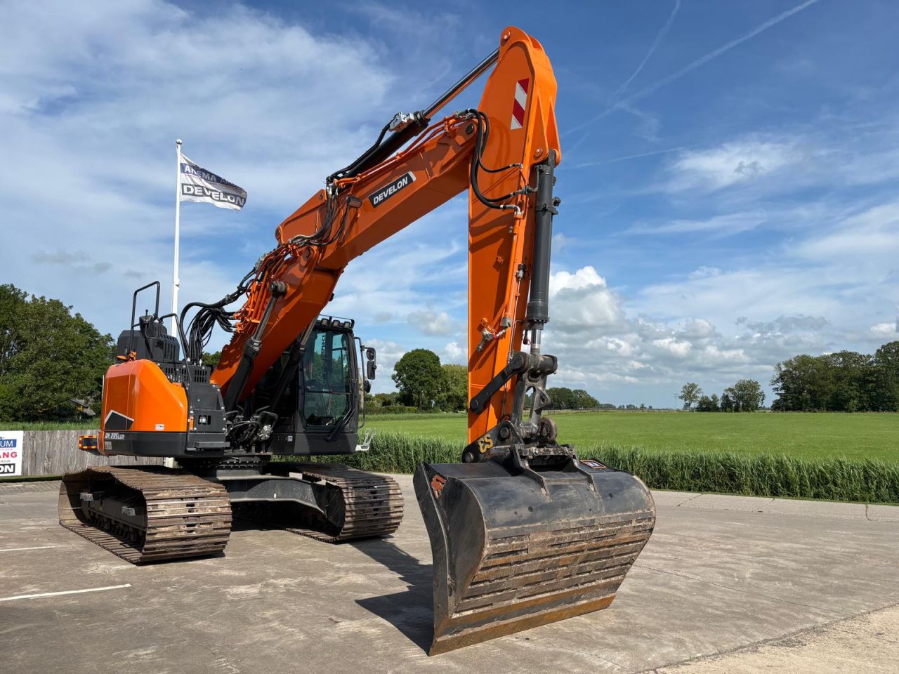 Develon DX235LCR-7