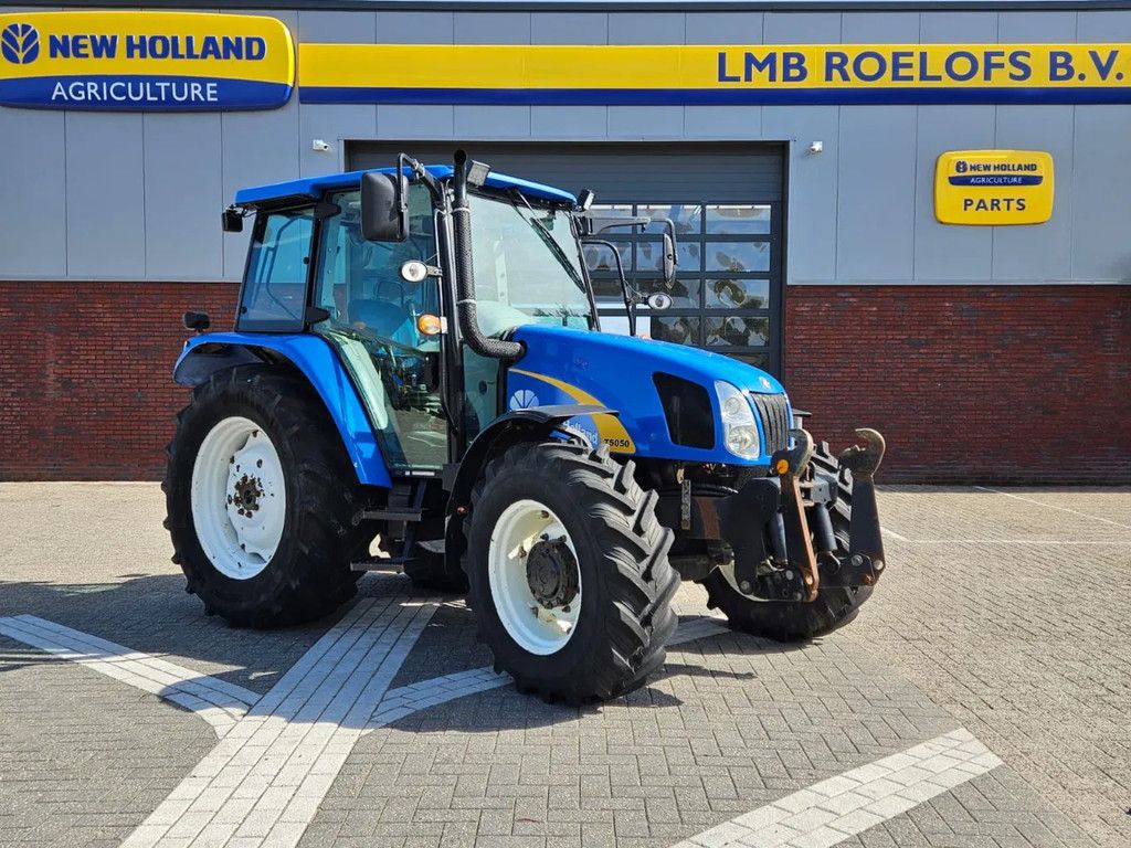 New Holland T5050 Hi-Lo Powershuttle