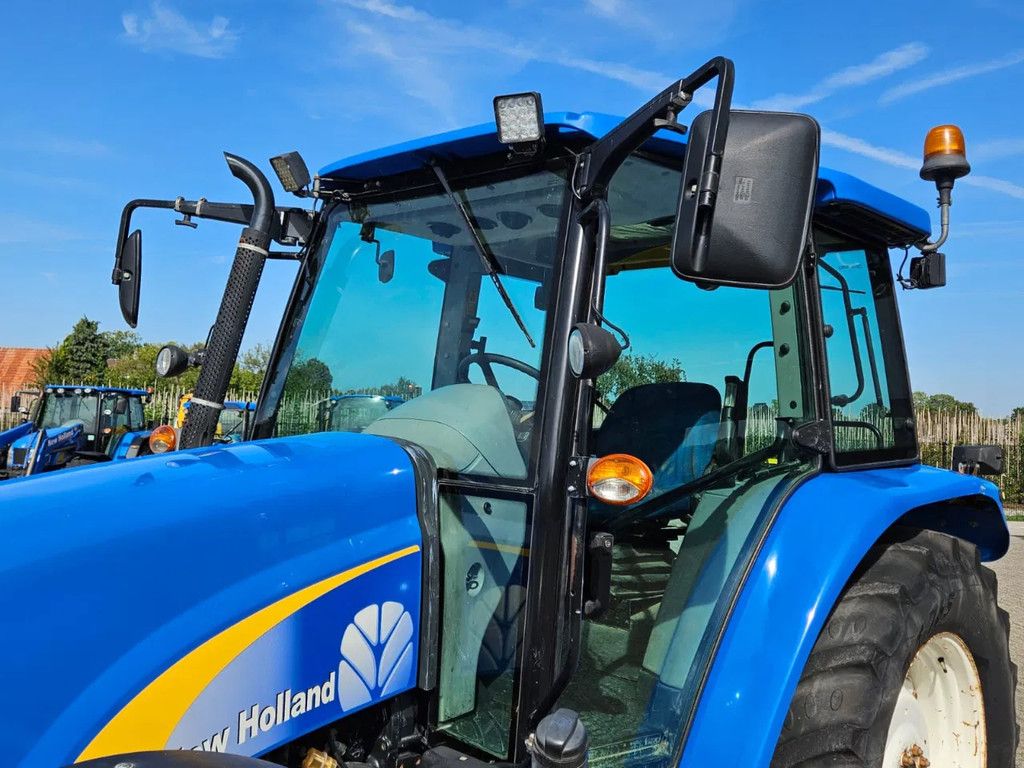 New Holland T5050 Hi-Lo Powershuttle
