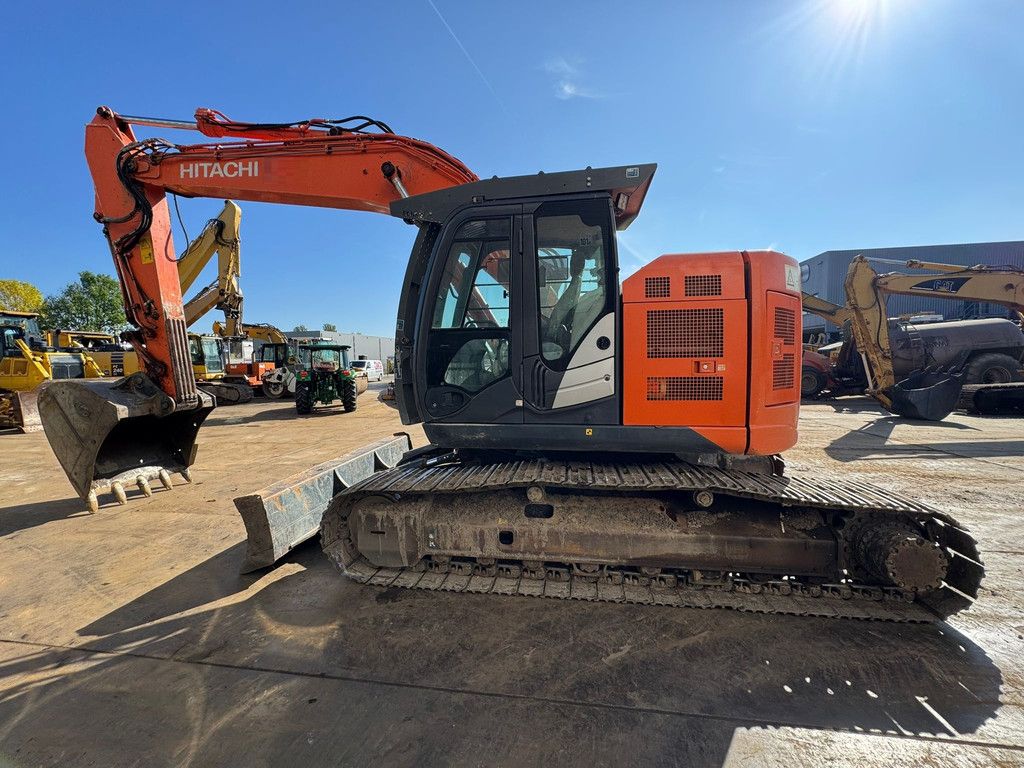Hitachi ZX225USLC-5B