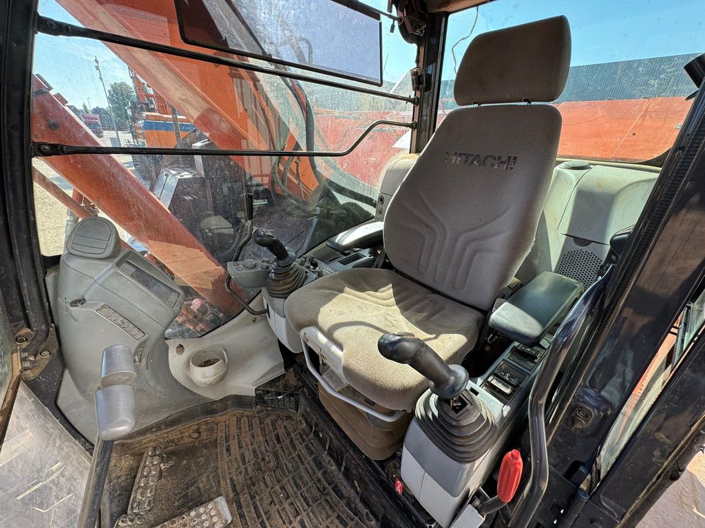 Hitachi ZX225USLC-5B