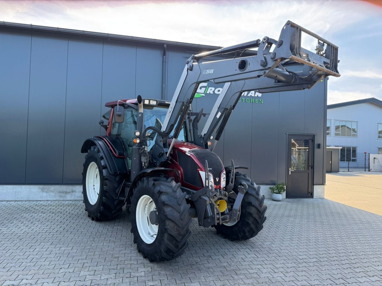 Valtra N143