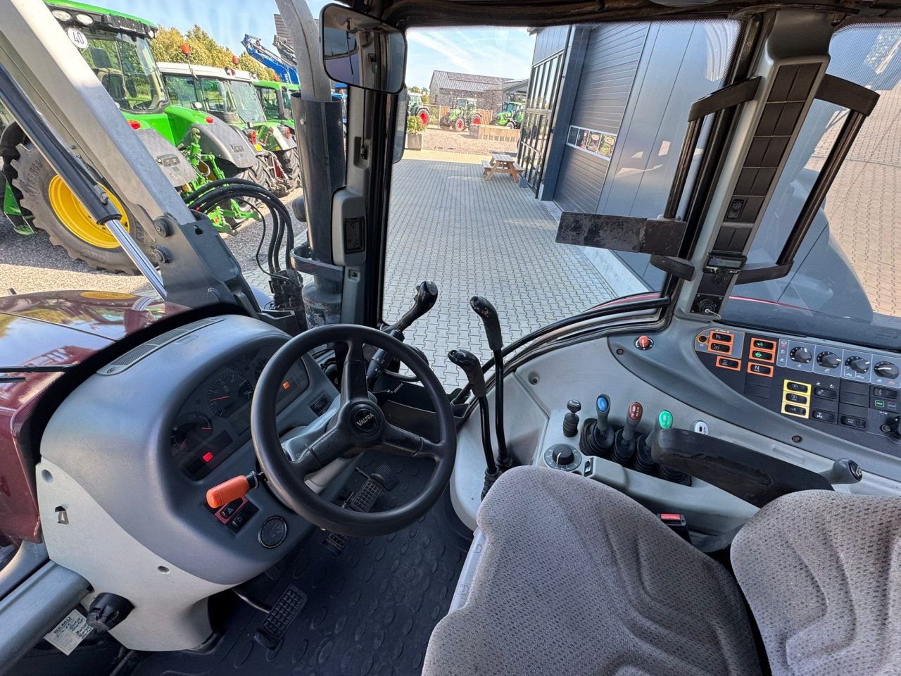 Valtra N143