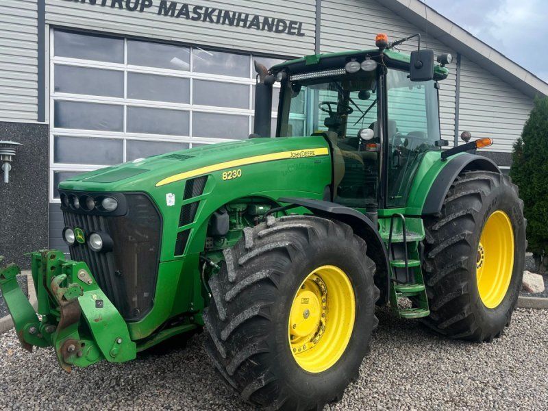 John Deere 8230 Med frontlift
