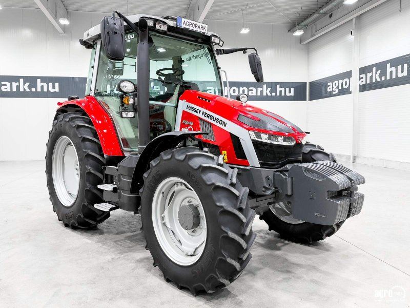 Massey Ferguson 5S.135