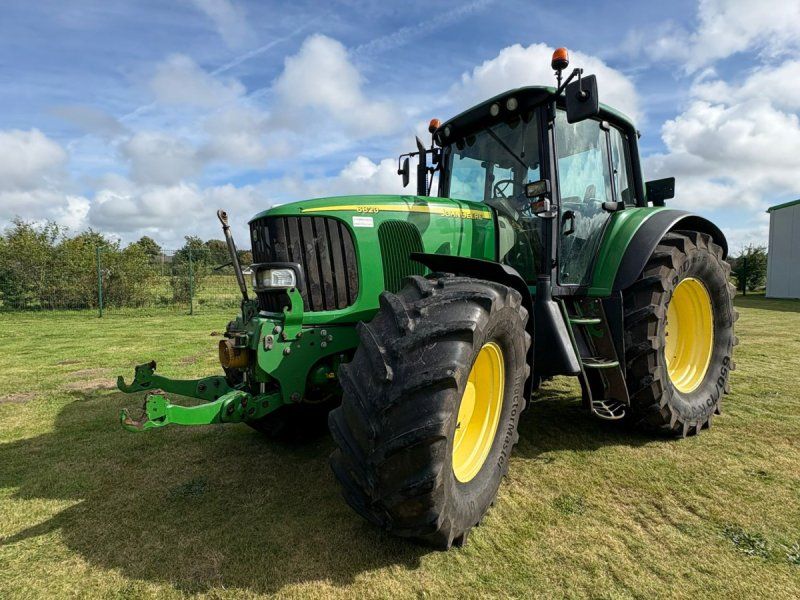 John Deere 6820