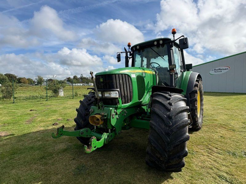 John Deere 6820