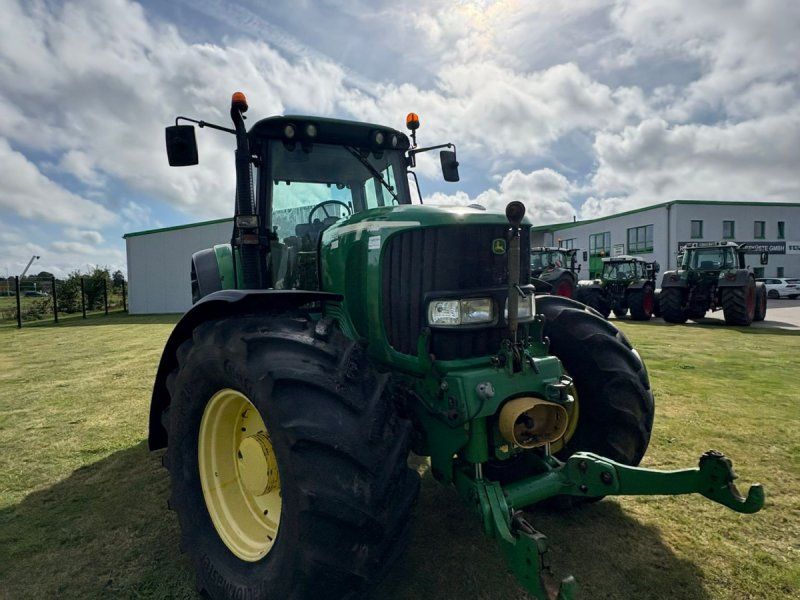 John Deere 6820