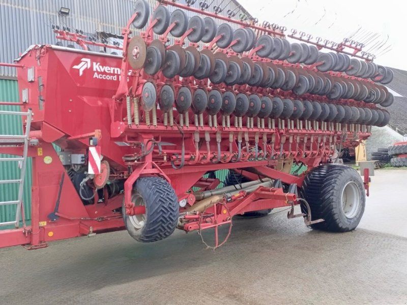 Kverneland DG12000