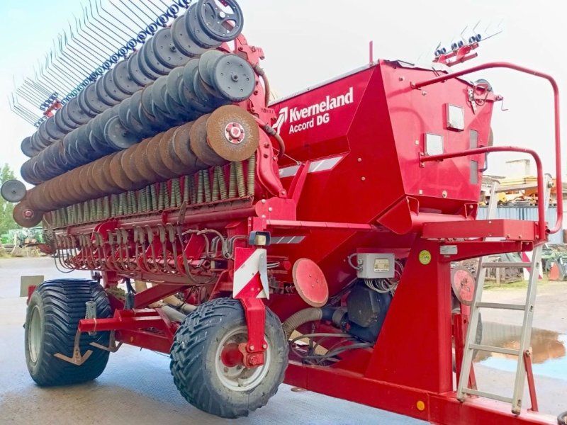 Kverneland DG12000