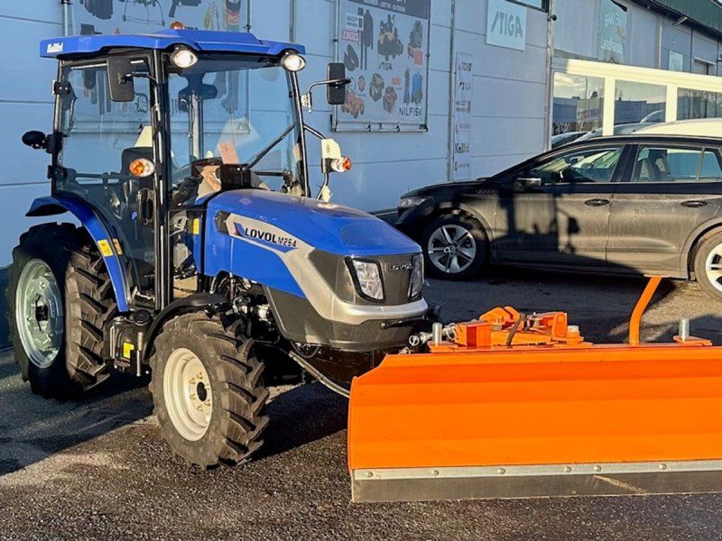 Lovol M254 Med frontlift og hydraulik udtag i front.