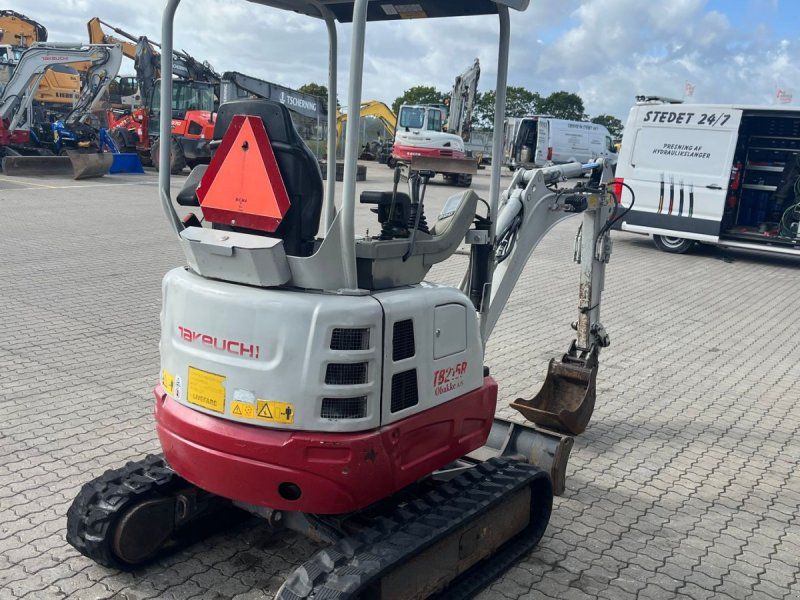 Takeuchi tb215r Hydraulisk skovlskift