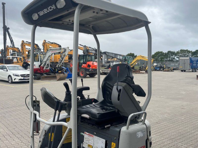 Takeuchi med hydraulisk skovl skifte