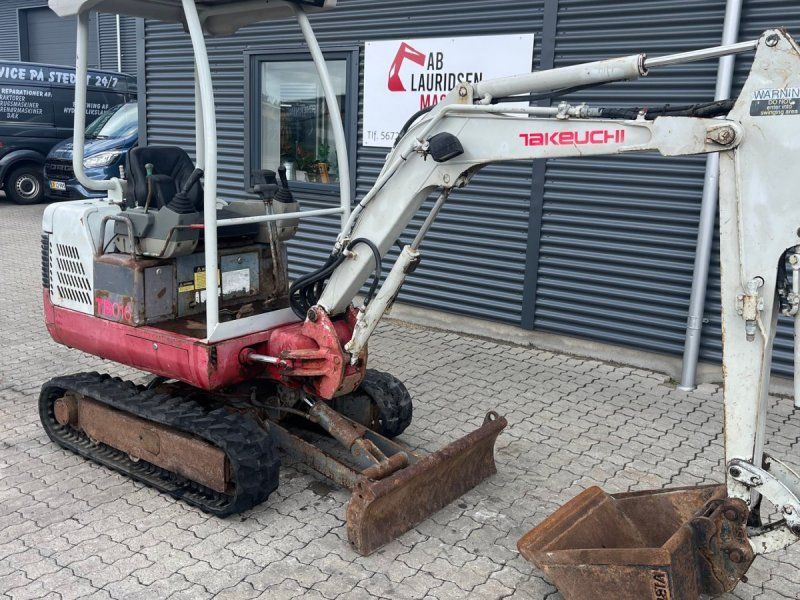 Takeuchi TB016 Halvautomatisk hurtigskifte